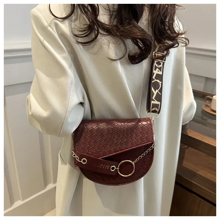 New Color Wide Shoulder Strap Saddle Bag 2025 — feature 16