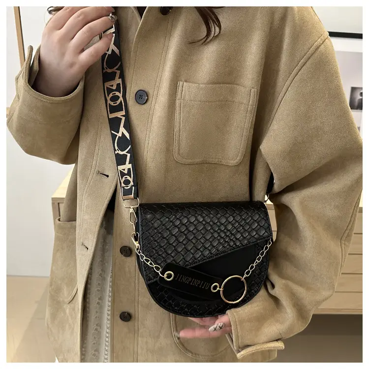 New Color Wide Shoulder Strap Saddle Bag 2025 — feature 18