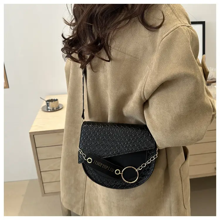 New Color Wide Shoulder Strap Saddle Bag 2025 — feature 19