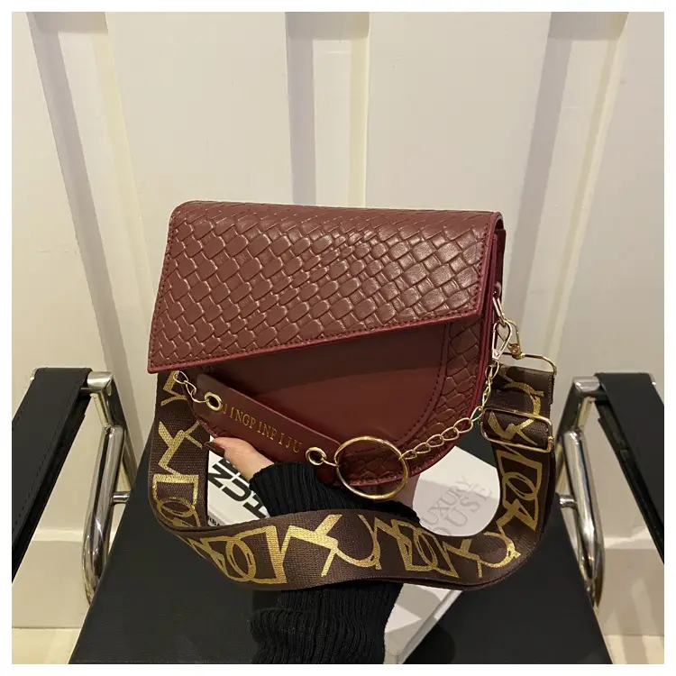 New Color Wide Shoulder Strap Saddle Bag 2025 — feature 22