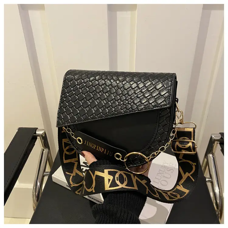 New Color Wide Shoulder Strap Saddle Bag 2025 — feature 23