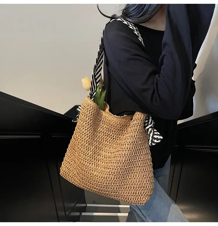 French Spring Niche Artistic Braided Tote Bag 2025 — feature 6