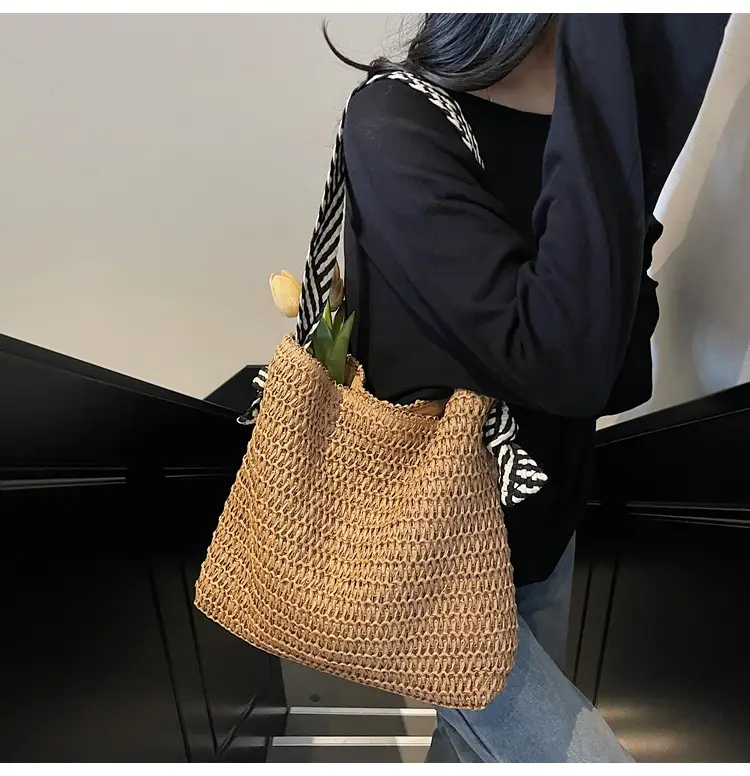 French Spring Niche Artistic Braided Tote Bag 2025 — feature 7