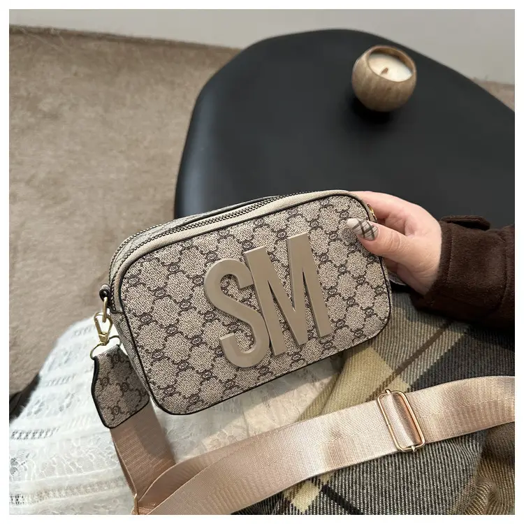 2025 Spring Letter Crossbody Bag Brown Gold — feature 10