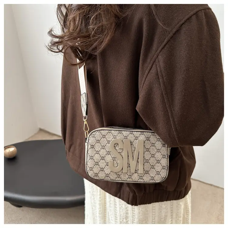 2025 Spring Letter Crossbody Bag Brown Gold — feature 11
