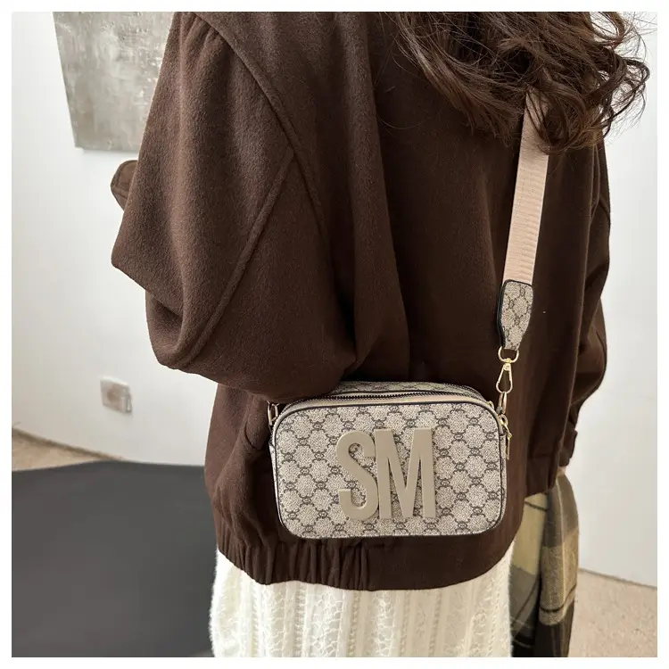 2025 Spring Letter Crossbody Bag Brown Gold — feature 12