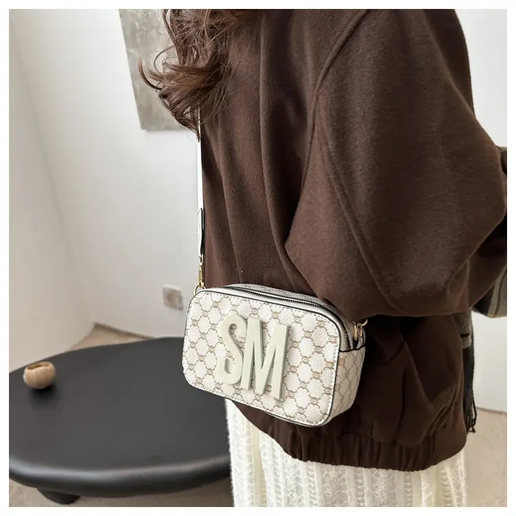 2025 Spring Letter Crossbody Bag Brown Gold — feature 14