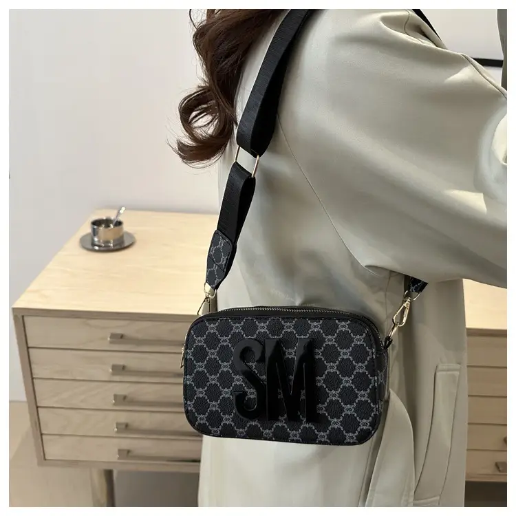 2025 Spring Letter Crossbody Bag Brown Gold — feature 16
