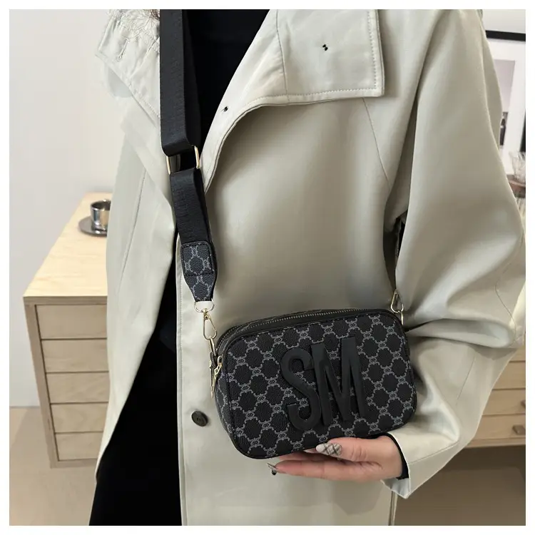 2025 Spring Letter Crossbody Bag Brown Gold — feature 17