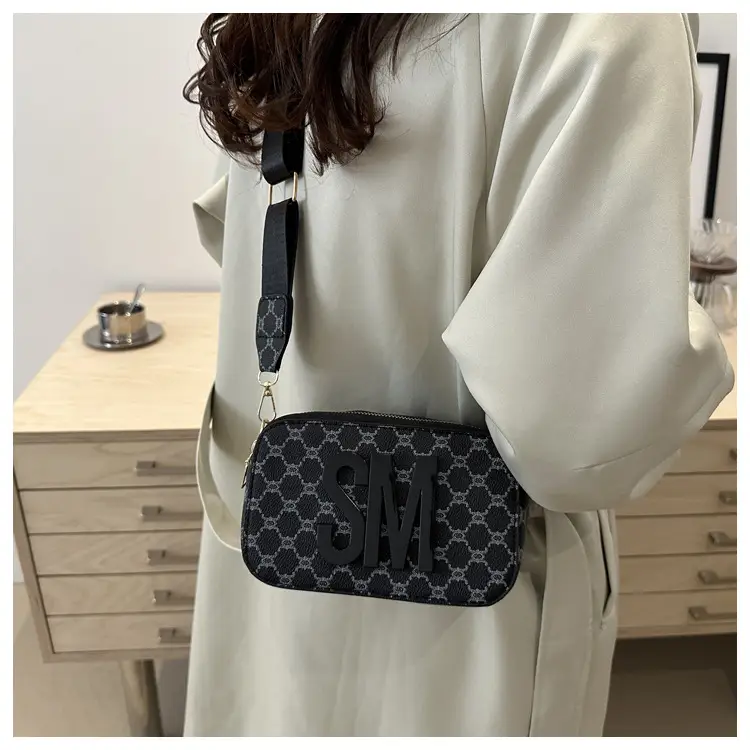 2025 Spring Letter Crossbody Bag Brown Gold — feature 18