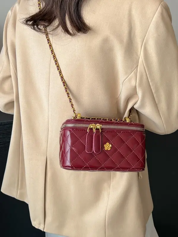 Chanel Style Diamond Chain Shoulder Bag for Women - Image 7