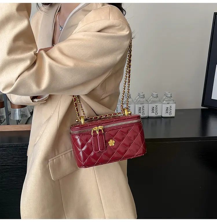 Chanel Style Diamond Chain Shoulder Bag for Women — feature 10