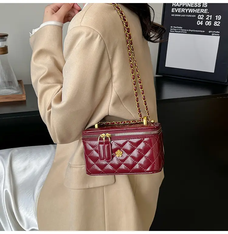 Chanel Style Diamond Chain Shoulder Bag for Women — feature 11