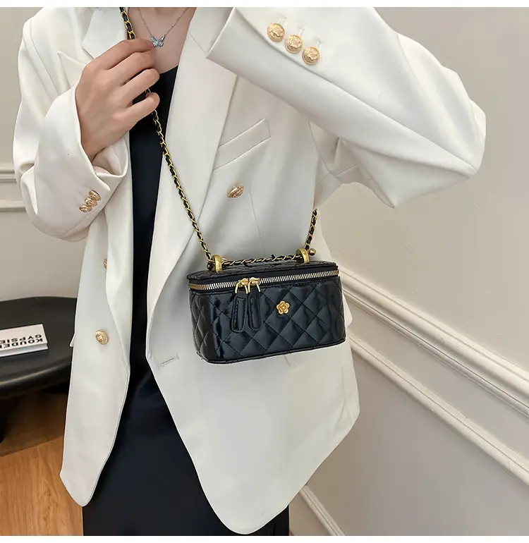 Chanel Style Diamond Chain Shoulder Bag for Women — feature 12