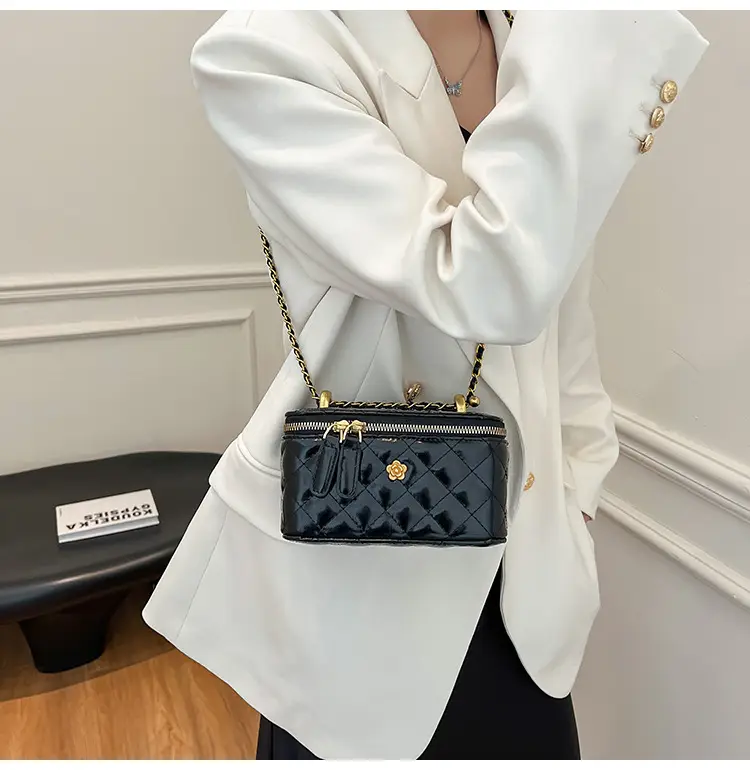 Chanel Style Diamond Chain Shoulder Bag for Women — feature 13