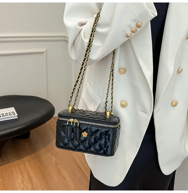 Chanel Style Diamond Chain Shoulder Bag for Women — feature 14
