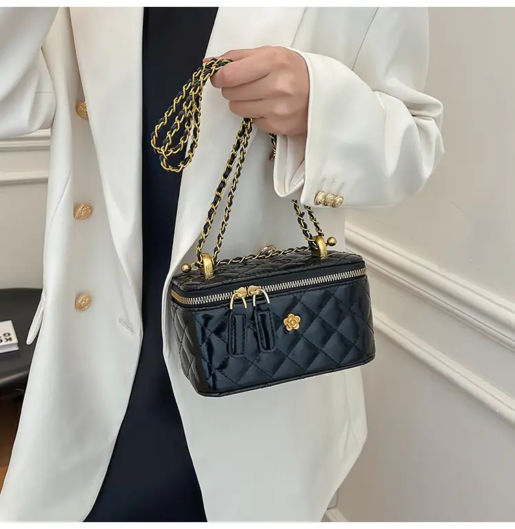 Chanel Style Diamond Chain Shoulder Bag for Women — feature 17