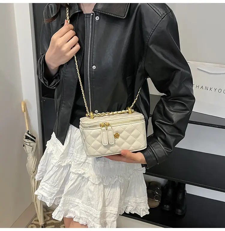 Chanel Style Diamond Chain Shoulder Bag for Women — feature 20