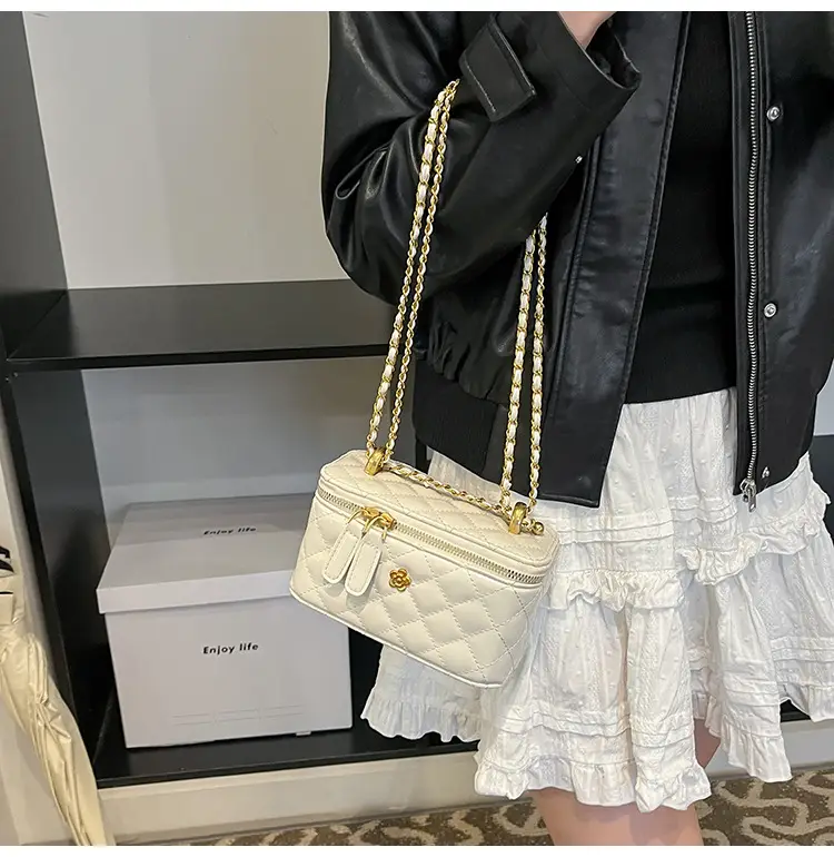 Chanel Style Diamond Chain Shoulder Bag for Women — feature 21