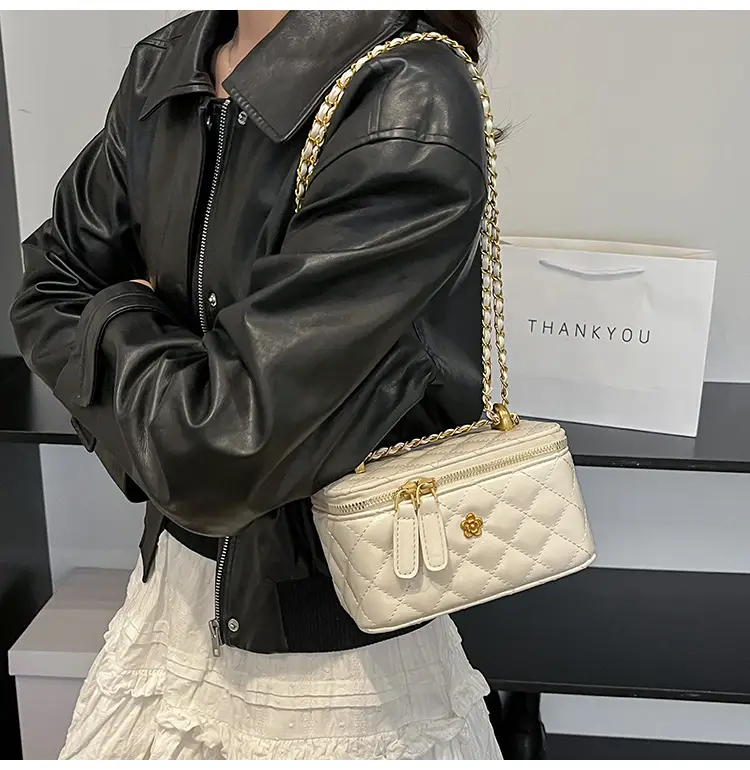 Chanel Style Diamond Chain Shoulder Bag for Women — feature 23