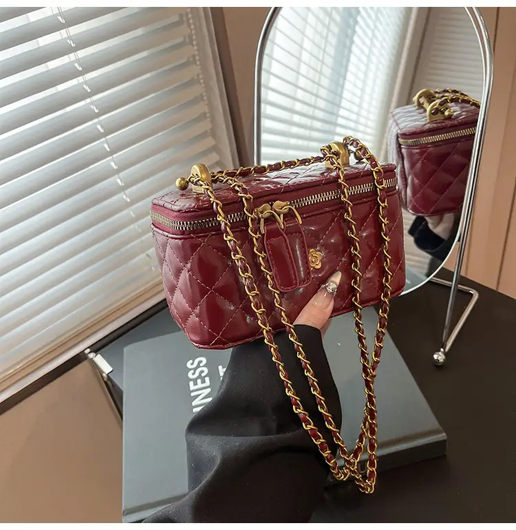 Chanel Style Diamond Chain Shoulder Bag for Women — feature 27