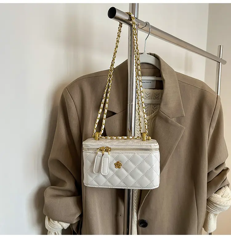 Chanel Style Diamond Chain Shoulder Bag for Women — feature 37