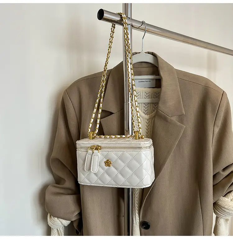 Chanel Style Diamond Chain Shoulder Bag for Women — feature 38