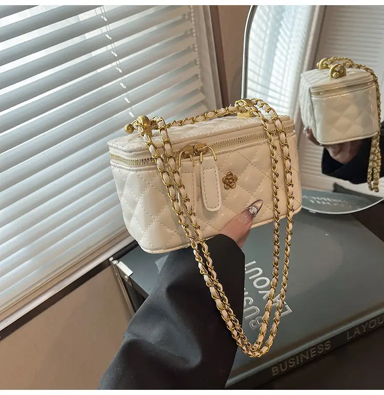 Chanel Style Diamond Chain Shoulder Bag for Women — feature 39