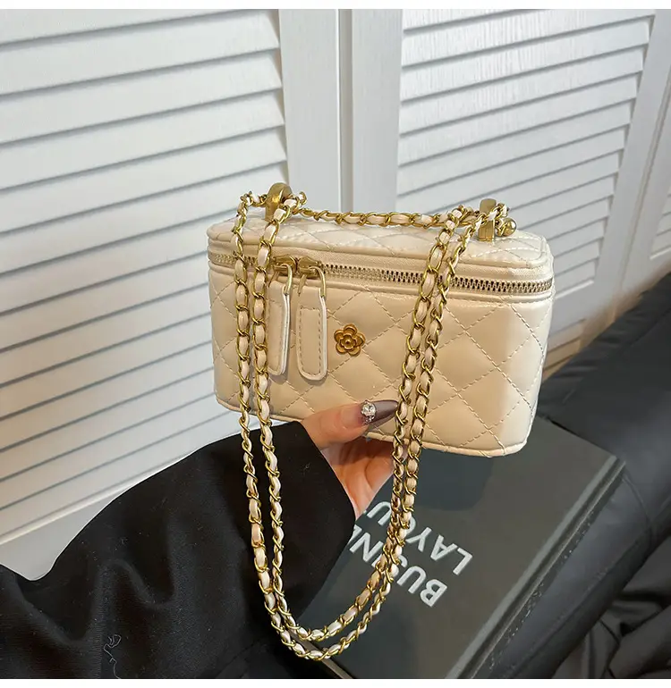 Chanel Style Diamond Chain Shoulder Bag for Women — feature 42