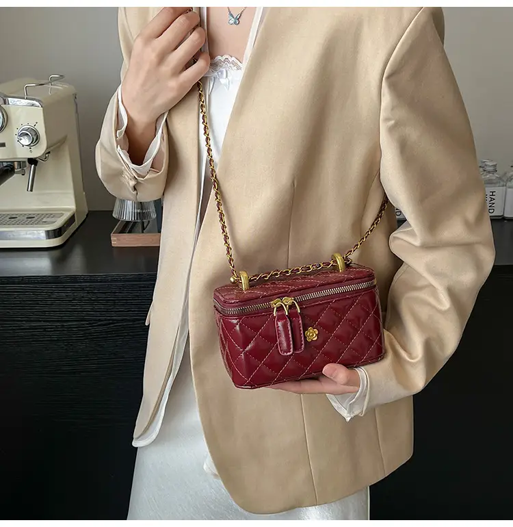 Chanel Style Diamond Chain Shoulder Bag for Women — feature 6