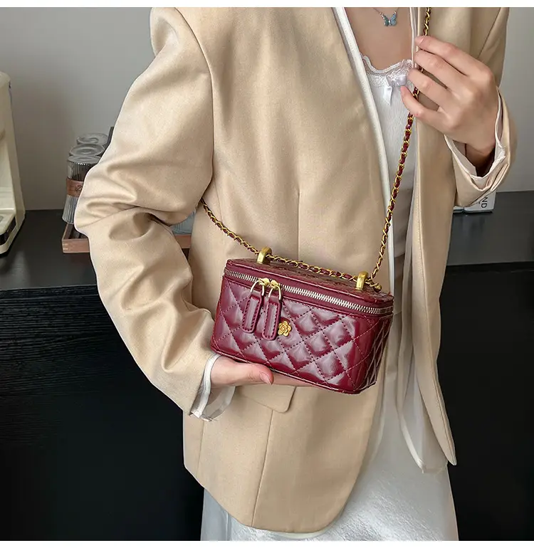 Chanel Style Diamond Chain Shoulder Bag for Women — feature 7