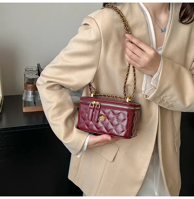 Chanel Style Diamond Chain Shoulder Bag for Women — feature 8