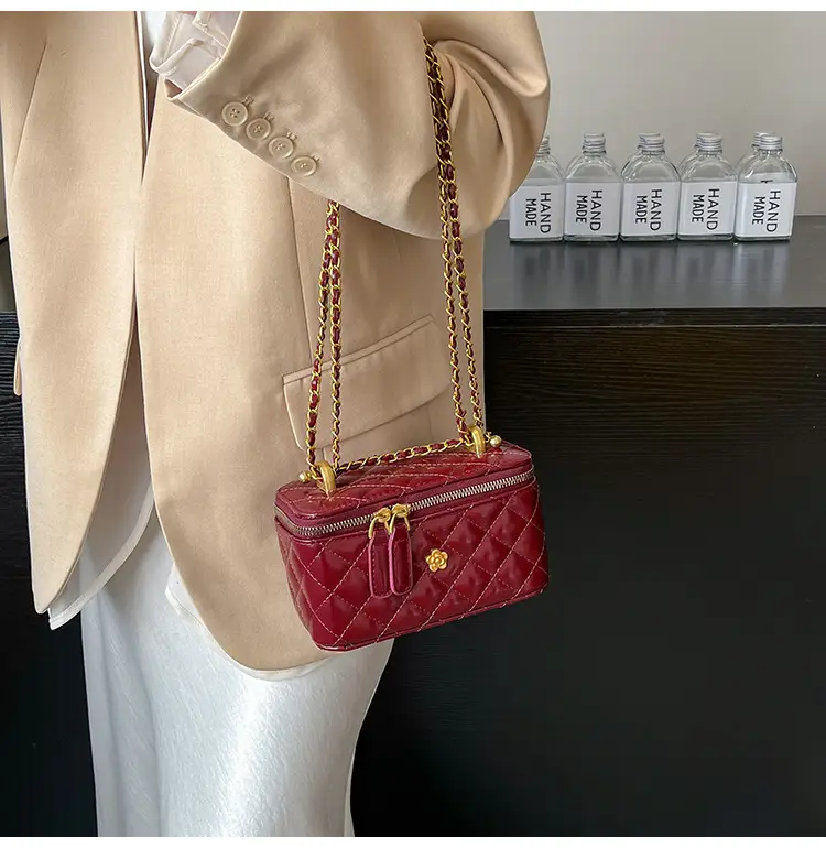 Chanel Style Diamond Chain Shoulder Bag for Women — feature 9