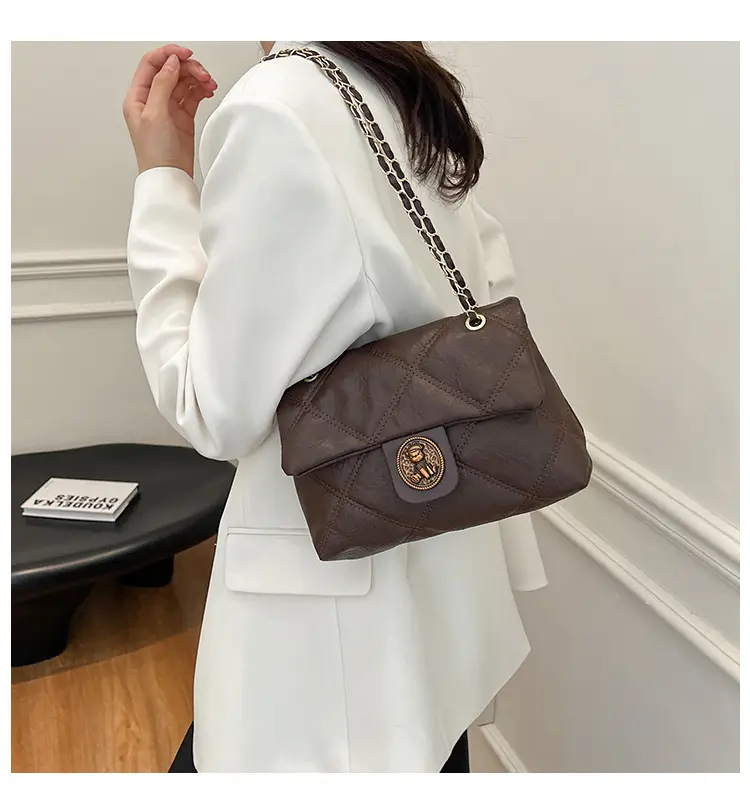 Women's Crossbody Bag with Rhombic Chain & Gold Logo — feature 1
