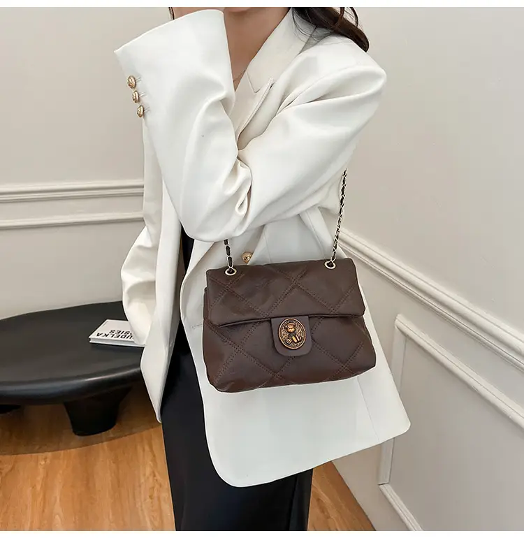 Women's Crossbody Bag with Rhombic Chain & Gold Logo — feature 10