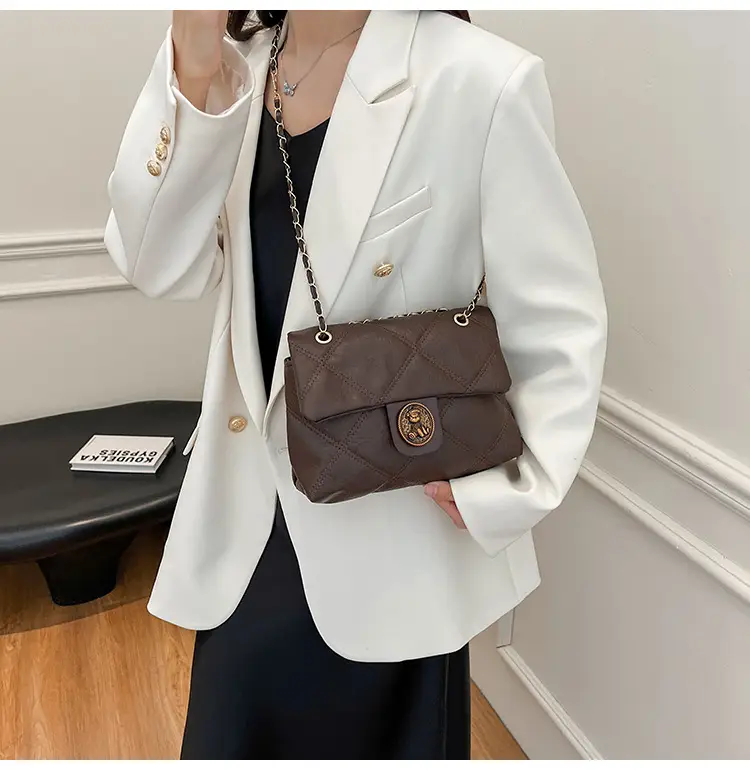 Women's Crossbody Bag with Rhombic Chain & Gold Logo — feature 11