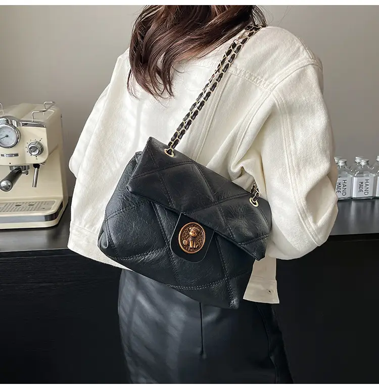 Women's Crossbody Bag with Rhombic Chain & Gold Logo — feature 13