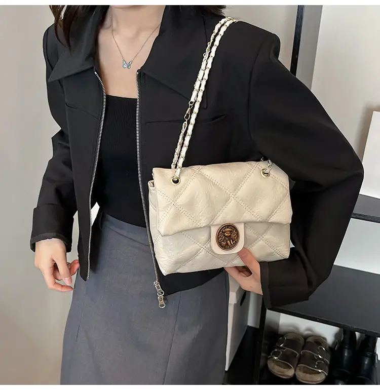 Women's Crossbody Bag with Rhombic Chain & Gold Logo — feature 7