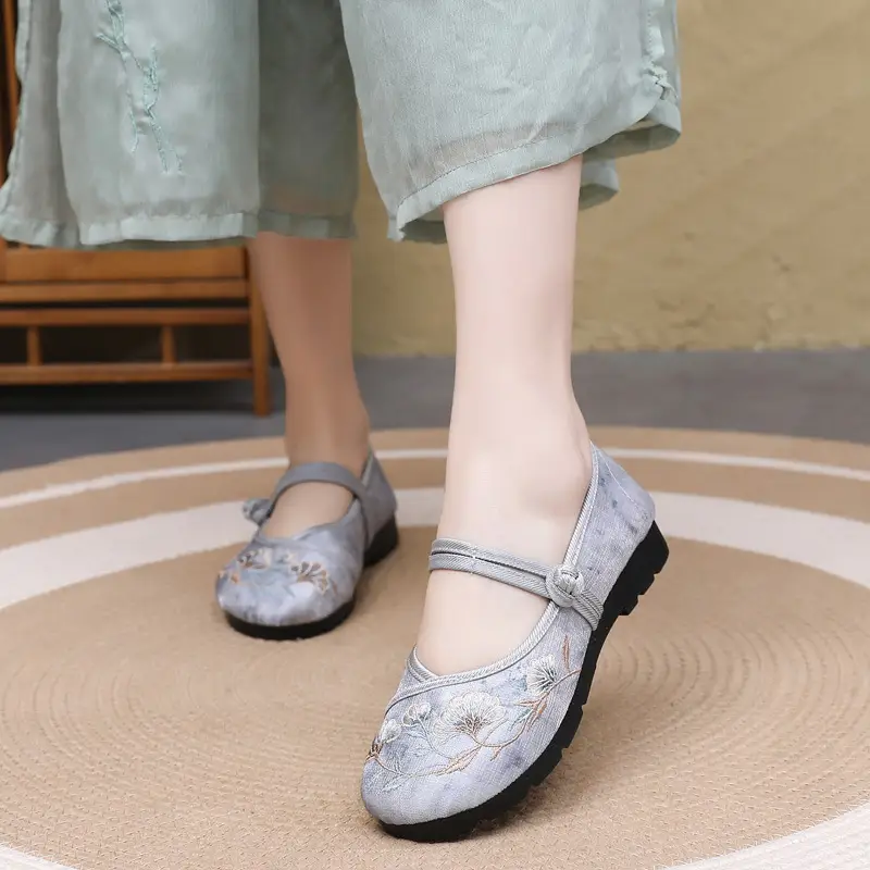 Ethnic Style Embroidered Shoes Antique Style Hanfu Shoes Old Beijing Cloth Shoes Women's Comfortable Soft Bottom Retro National Style Mother Shoes - Image 4