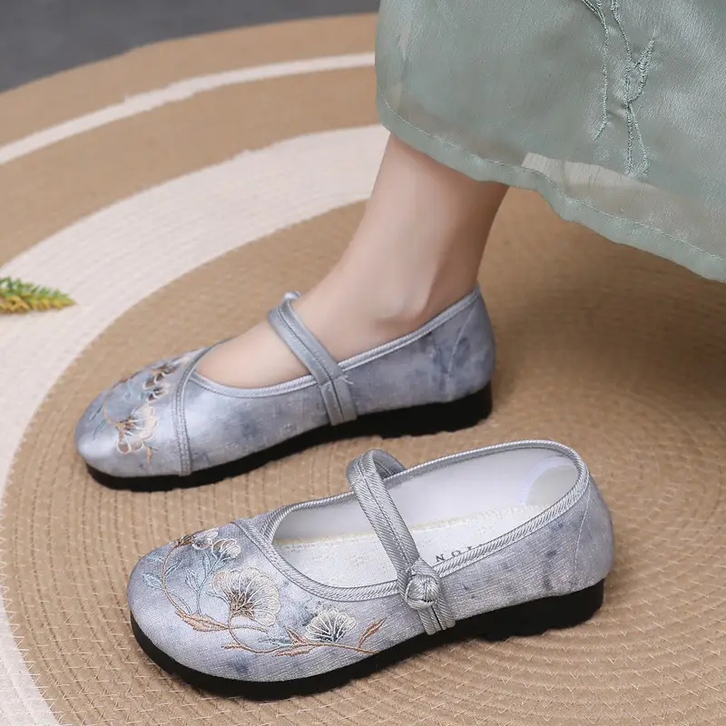Ethnic Style Embroidered Shoes Antique Style Hanfu Shoes Old Beijing Cloth Shoes Women's Comfortable Soft Bottom Retro National Style Mother Shoes - Image 6