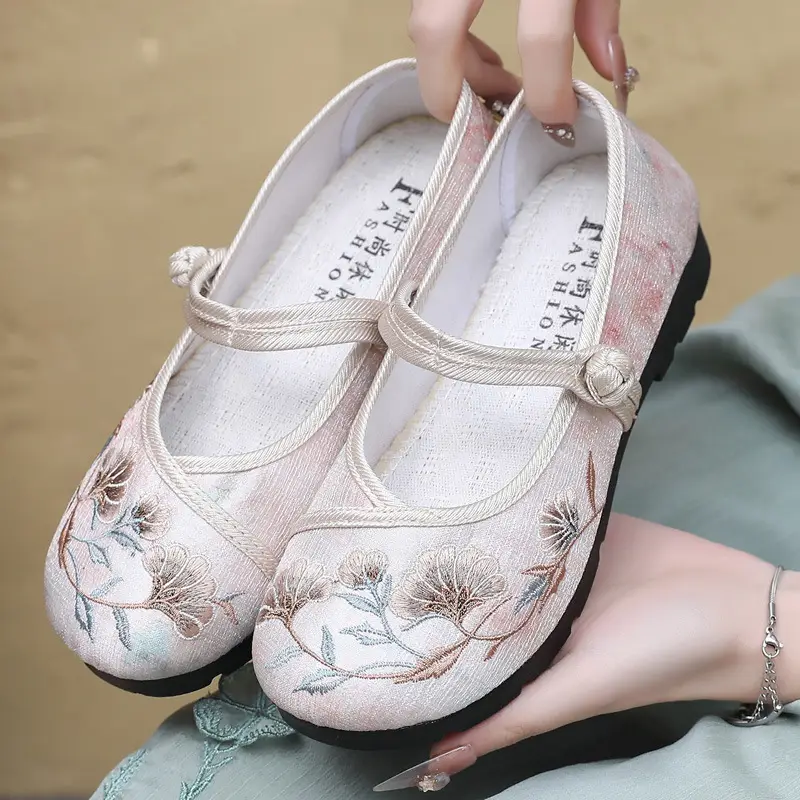 Ethnic Style Embroidered Shoes Antique Style Hanfu Shoes Old Beijing Cloth Shoes Women's Comfortable Soft Bottom Retro National Style Mother Shoes - Image 2