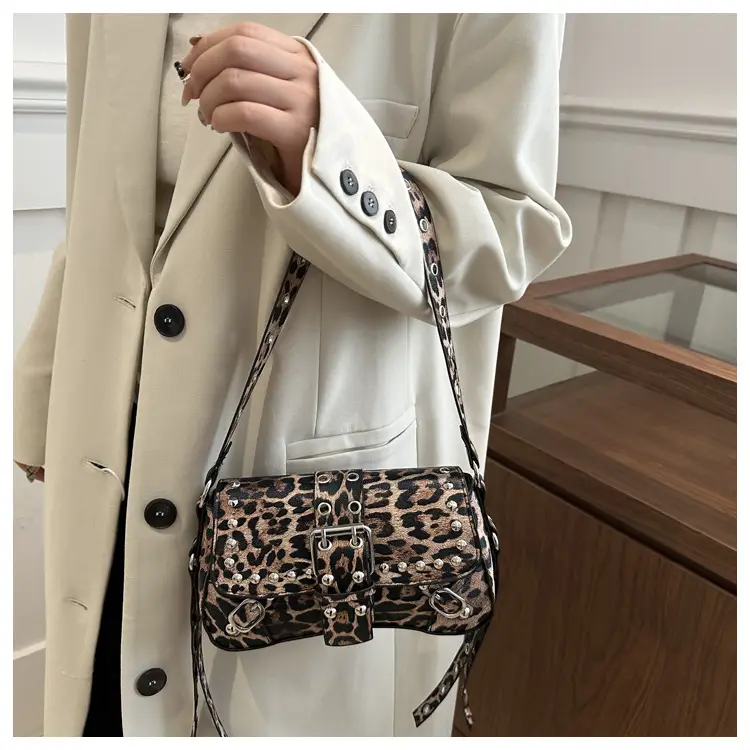 2025 New Commuter Crossbody Bag with Personalized Rivets — feature 15