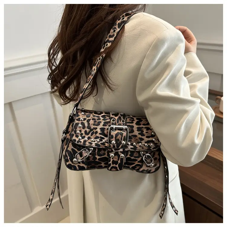 2025 New Commuter Crossbody Bag with Personalized Rivets — feature 16