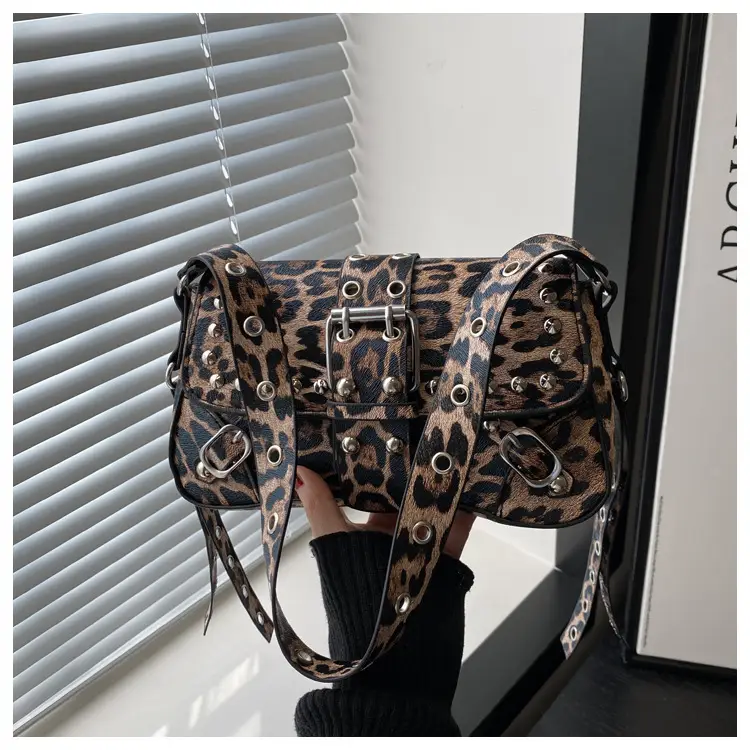 2025 New Commuter Crossbody Bag with Personalized Rivets — feature 23