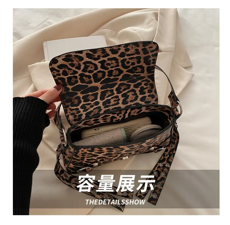 2025 New Commuter Crossbody Bag with Personalized Rivets — feature 7