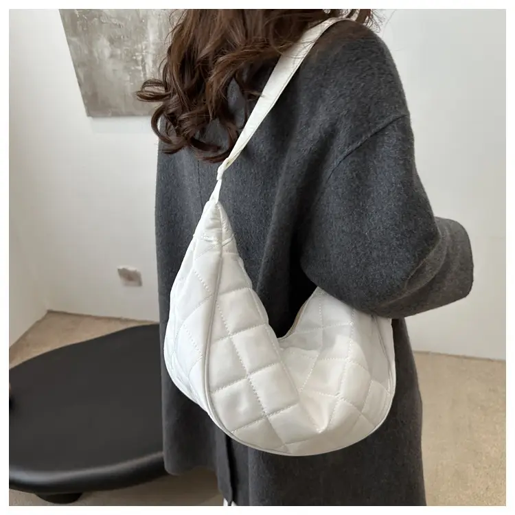 Large Capacity Rhombic Embroidery Shoulder Bag Women — feature 9
