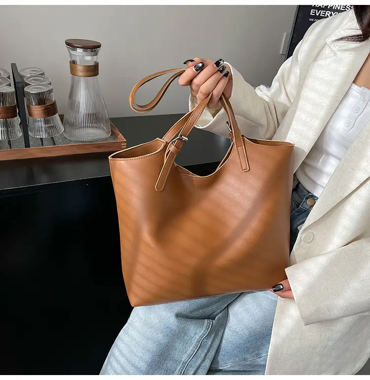 Women's Large Capacity Tan Shoulder Bag 2025 — feature 11