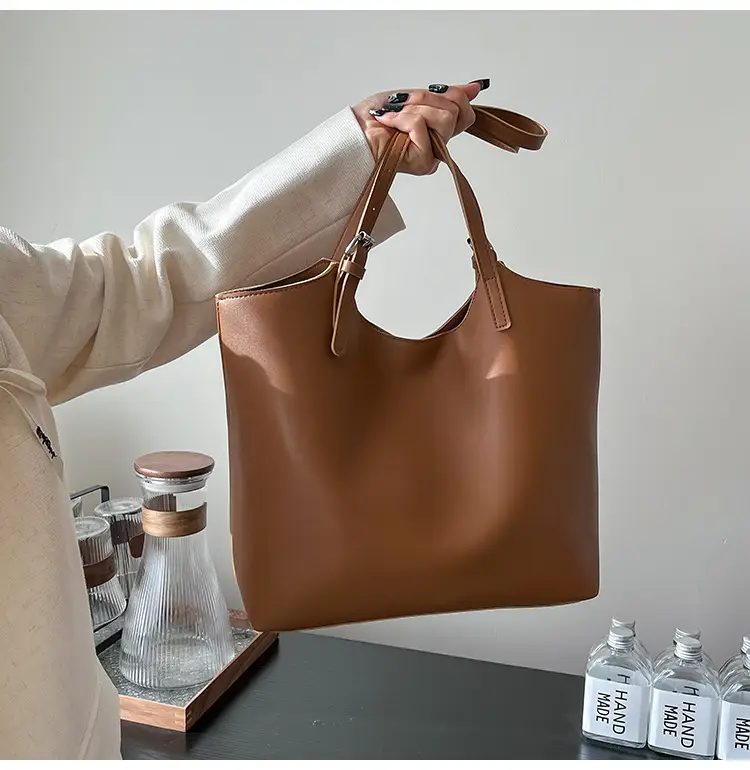 Women's Large Capacity Tan Shoulder Bag 2025 — feature 13