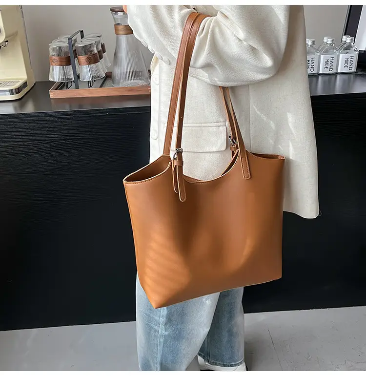 Women's Large Capacity Tan Shoulder Bag 2025 — feature 15