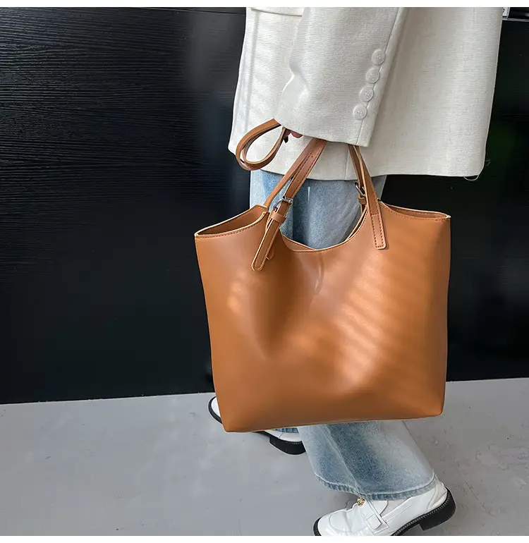 Women's Large Capacity Tan Shoulder Bag 2025 — feature 16